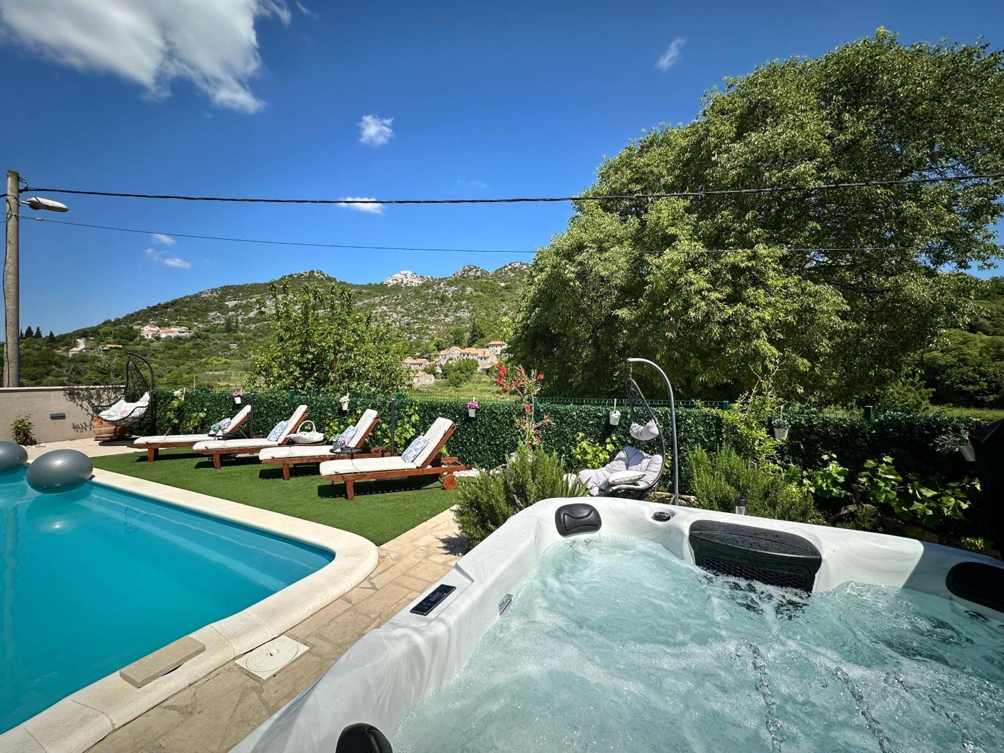 Villa Ivona With Swimming Pool And Jacuzzi Oslje Exterior foto